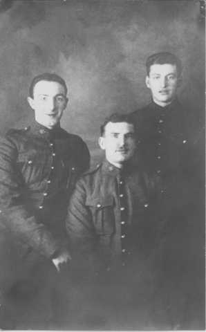 deward-brothers-and-uknown-soldier